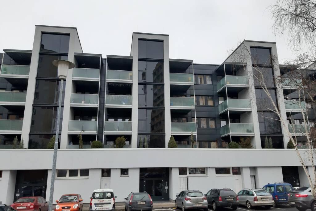 Prague Apartment In Most Near Golf Club, Aqua-Hipo-Autodrom In Most Exteriér fotografie